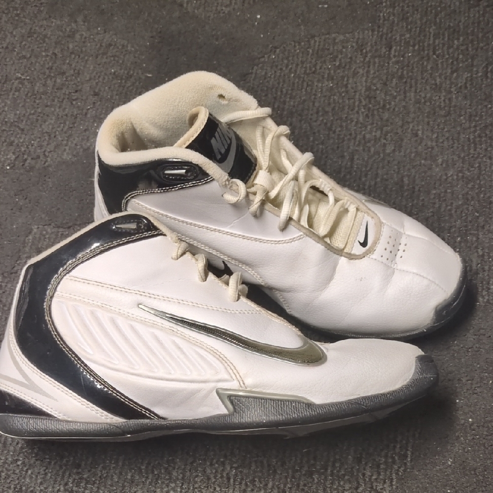 Nike White and Black Athletic Sneakers